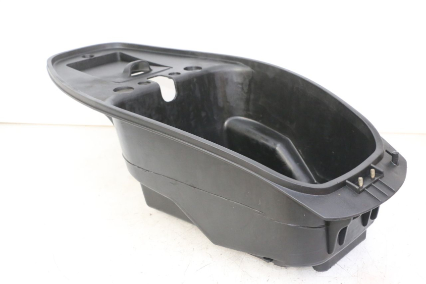 photo de COFFRE SELLE DAELIM BESBI 125 (2007 - 2008) - Points de fixation