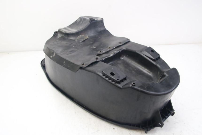 photo de COFFRE SELLE YAMAHA D'ELIGHT DELIGHT 125 (2017 - 2020) - Gros plan technique