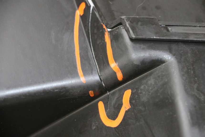 photo de COFFRE SELLE PEUGEOT ELYSTAR 125 (2002 - 2007) - Détail de la pièce