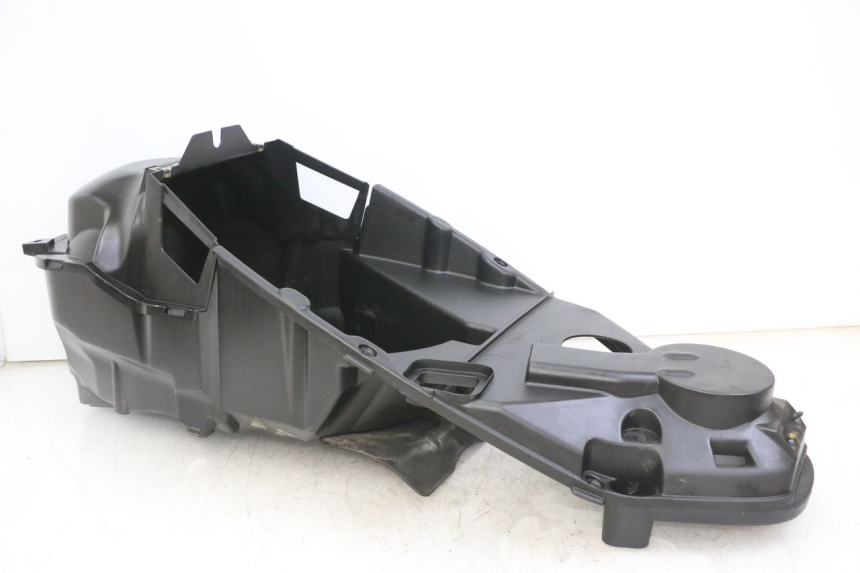 photo de COFFRE SELLE PEUGEOT ELYSTAR 125 (2002 - 2007) - Gros plan technique