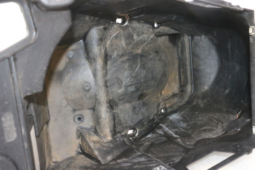 photo de COFFRE SELLE PEUGEOT ELYSTAR 50 (2002 - 2014) - Détail de la pièce