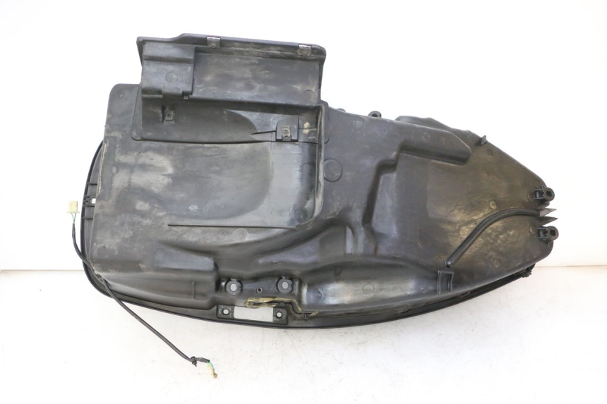 photo de COFFRE SELLE HONDA FES S-WING SWING ABS 125 (2007 - 2015) - Détail de la pièce