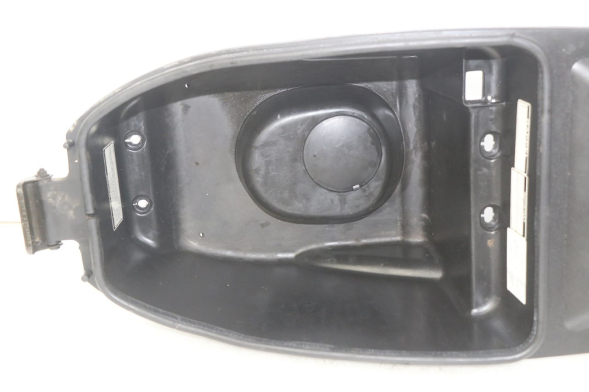 photo de COFFRE SELLE SYM FIDDLE 2 50 (2008 - 2013) - Gros plan technique