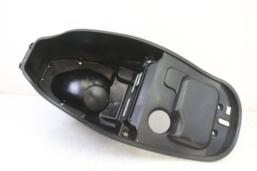 photo de COFFRE SELLE SYM FIDDLE 3 III 125 (2014 - 2020) - Détail de la pièce