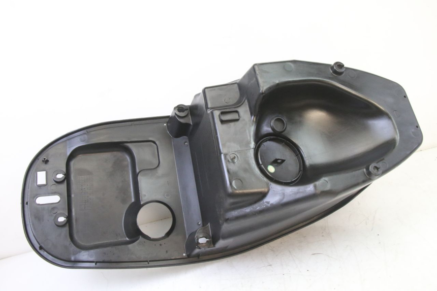 photo de COFFRE SELLE SYM FIDDLE 3 III 125 (2014 - 2020) - Gros plan technique