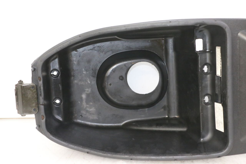 photo de COFFRE SELLE SYM FIDDLE 125 (2008 - 2010) - État de surface