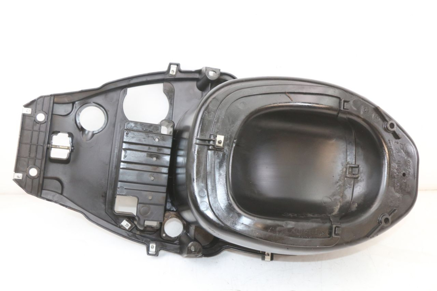 photo de COFFRE SELLE PIAGGIO FLY 2T 50 (2004 - 2017) - Points de fixation