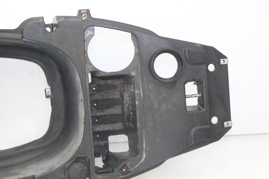 photo de COFFRE SELLE PIAGGIO FLY 125 (2005 - 2012) - Gros plan technique