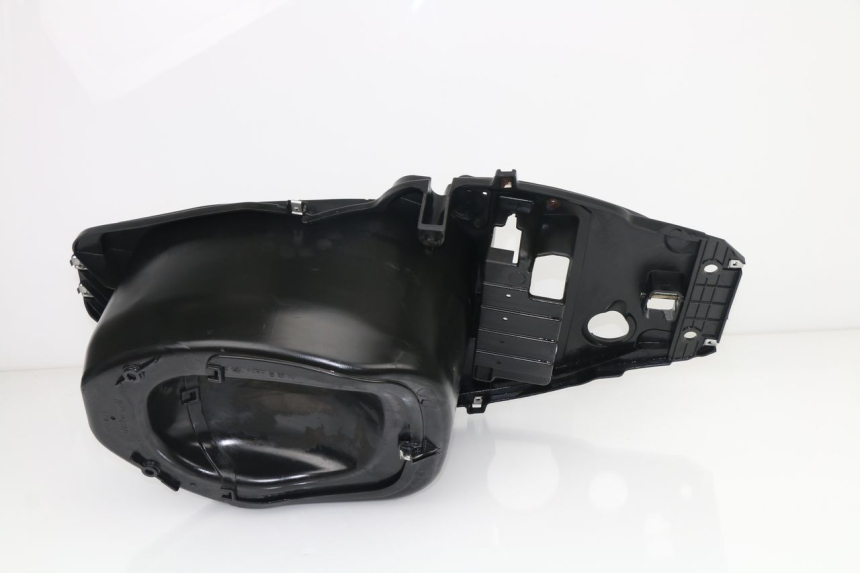 photo de COFFRE SELLE PIAGGIO FLY 125 (2005 - 2012) - Détail de la pièce