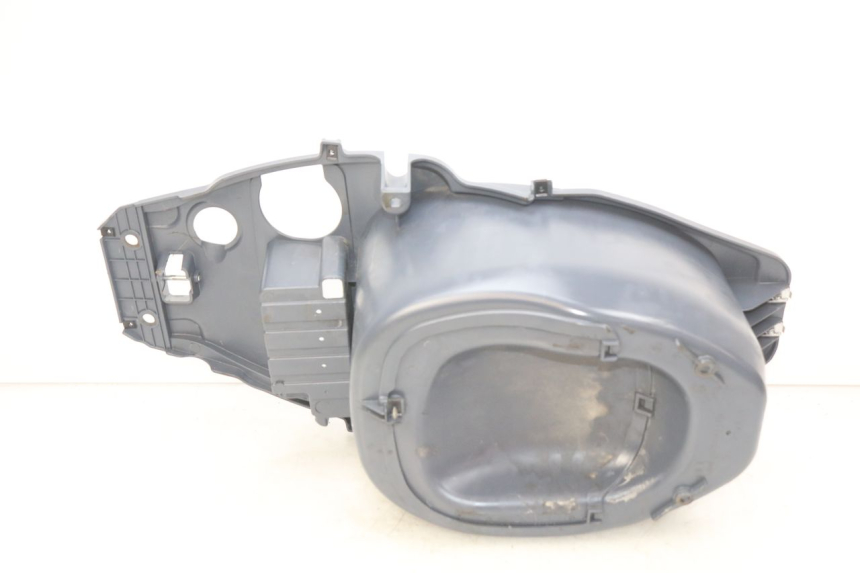 photo de COFFRE SELLE PIAGGIO FLY 100 (2006 - 2010) - Détail de la pièce