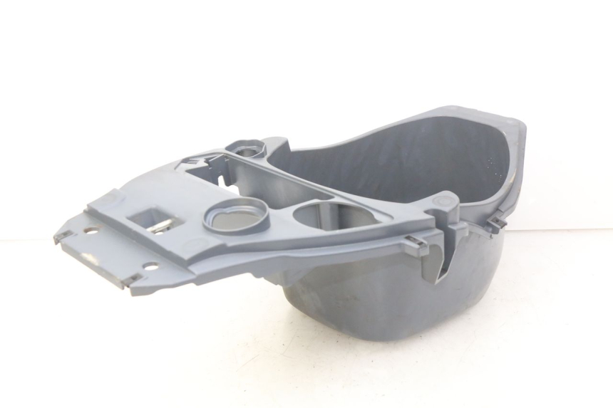 photo de COFFRE SELLE PIAGGIO FLY 100 (2006 - 2010) - Gros plan technique