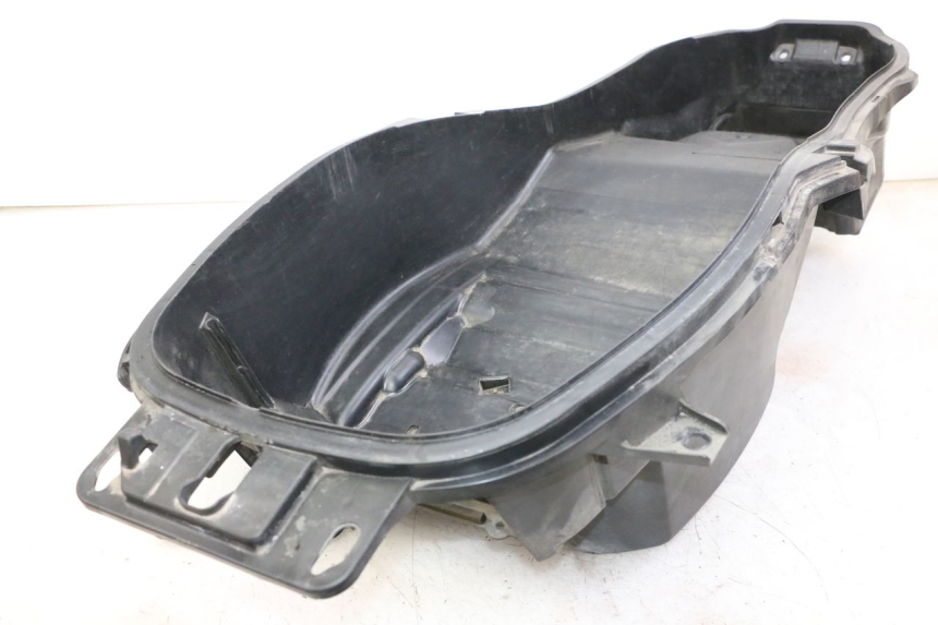 photo de COFFRE SELLE HONDA FORZA ABS 300 (2013 - 2017) - Gros plan technique