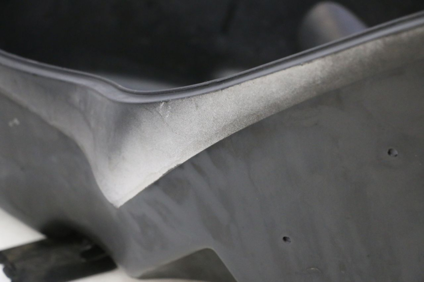 photo de COFFRE SELLE KYMCO GRAND DINK 125 (2002 - 2007) - Vue d’ensemble