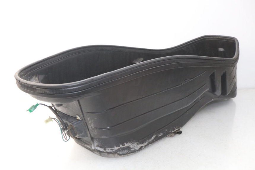 photo de COFFRE SELLE SYM GTS EFI ABS 125 (2012 - 2016) - Gros plan technique