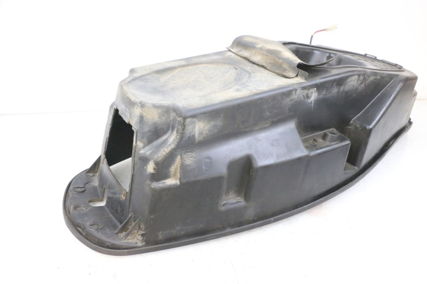 photo de COFFRE SELLE SYM GTS EVO 125 (2009 - 2013) - Zoom état d’usage