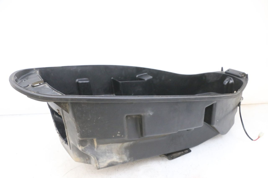 photo de COFFRE SELLE SYM GTS EVO 125 (2009 - 2013) - Vue d’ensemble