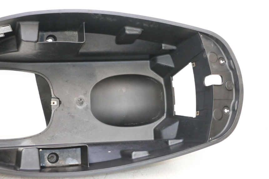 photo de COFFRE SELLE SYM GTS EVO 125 (2009 - 2013) - Zoom état d’usage
