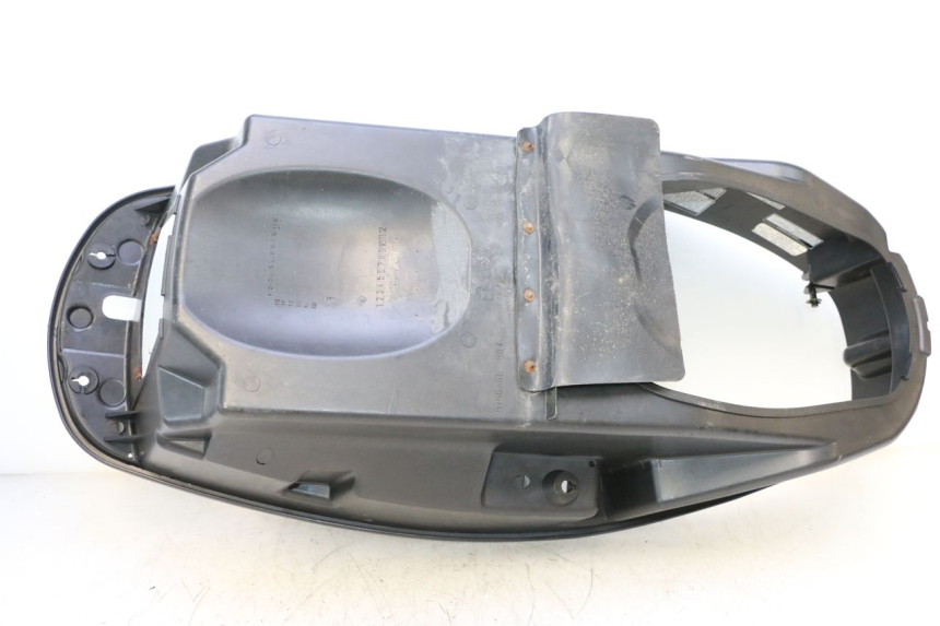 photo de COFFRE SELLE SYM GTS EVO 125 (2009 - 2013) - Points de fixation