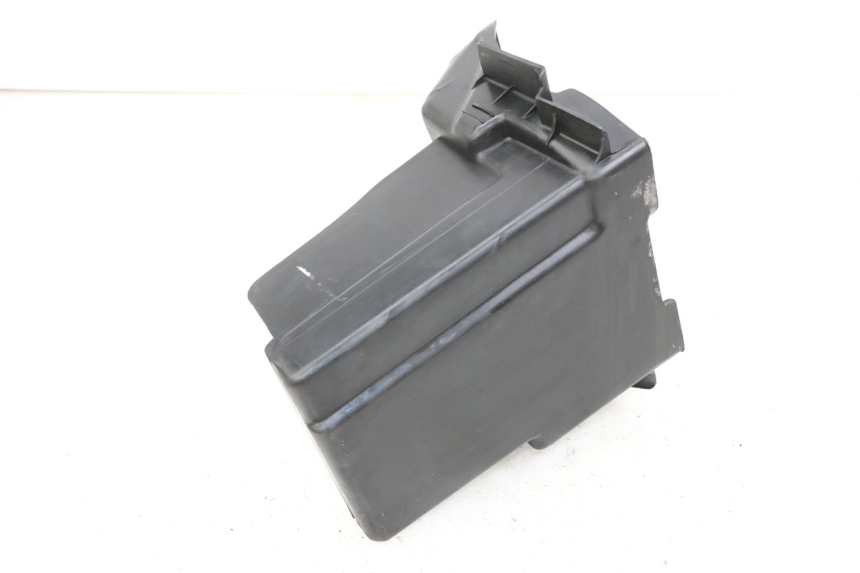 photo de COFFRE SELLE SUZUKI GZ MARAUDER 125 (1998 - 2004) - Gros plan technique