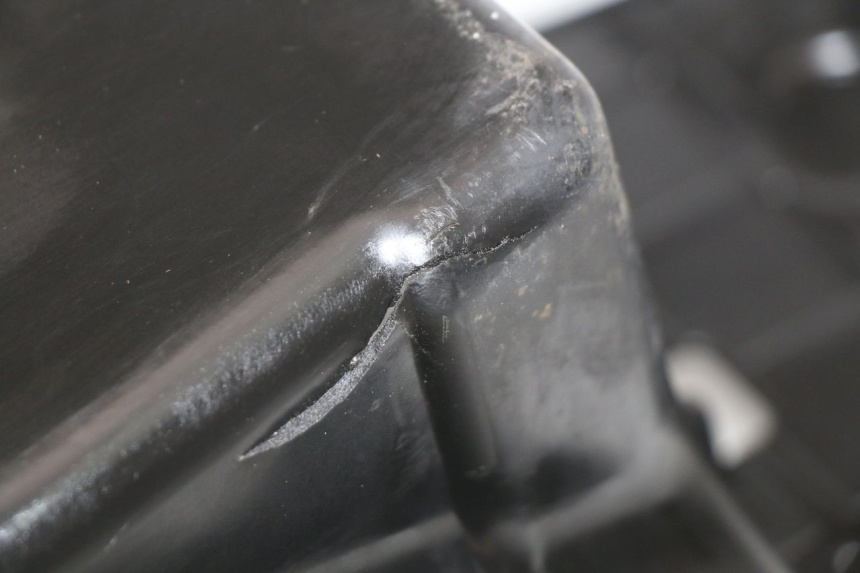 photo de COFFRE SELLE HONDA NES AROBASE 125 (2000 - 2003) - État de surface