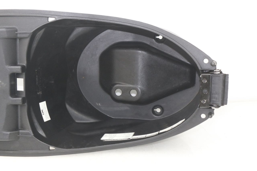 photo de COFFRE SELLE SYM JET 4 4T 50 (2018 - 2021) - Vue d’ensemble