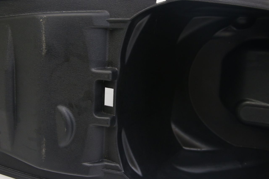 photo de COFFRE SELLE SYM JET 4 4T 50 (2018 - 2021) - Détail de la pièce