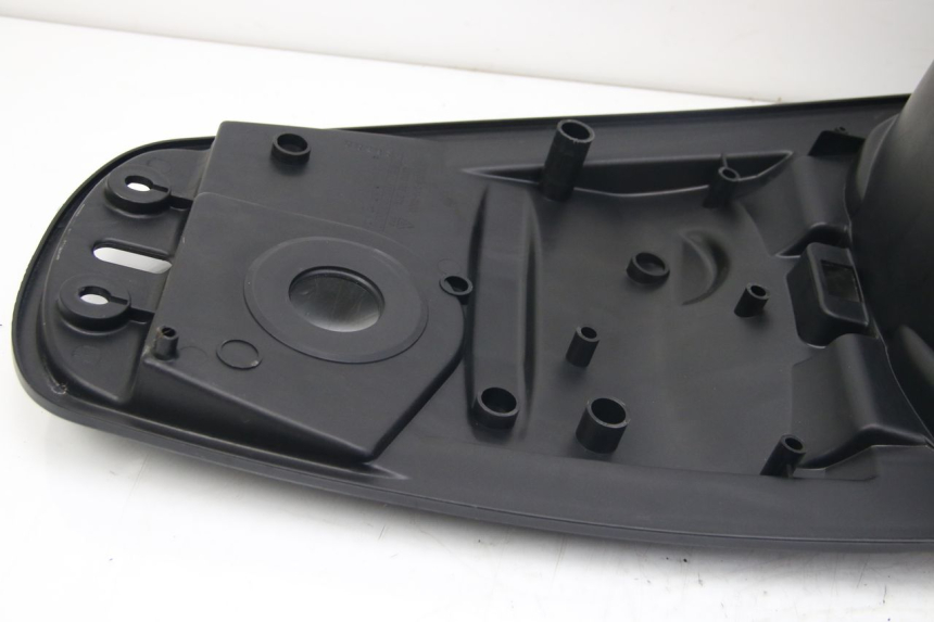 photo de COFFRE SELLE SYM JET 4 4T 50 (2018 - 2021) - Gros plan technique