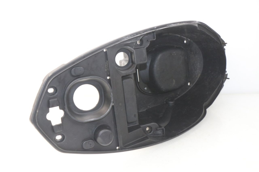 photo de COFFRE SELLE PEUGEOT KISBEE 2T 50 (2010 - 2017) - Points de fixation