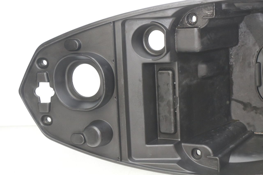 photo de COFFRE SELLE PEUGEOT KISBEE 2T 50 (2010 - 2017) - Points de fixation