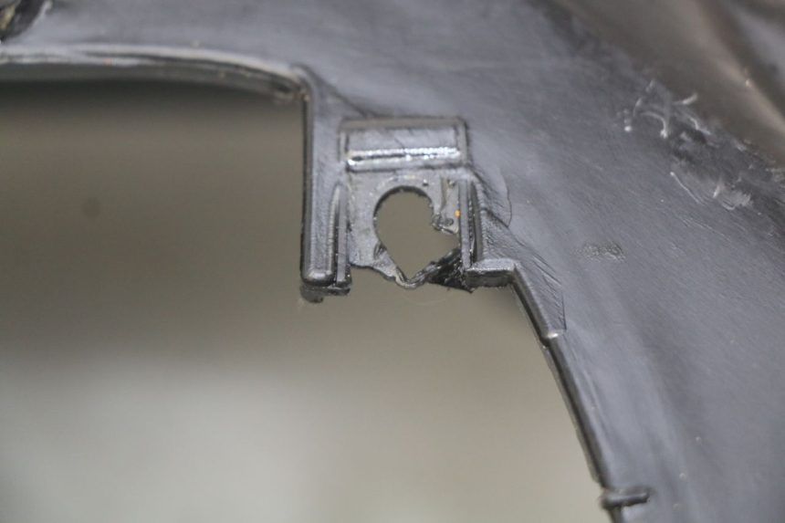 photo de COFFRE SELLE PEUGEOT KISBEE 2T 50 (2018 - 2022) - Détail de la pièce