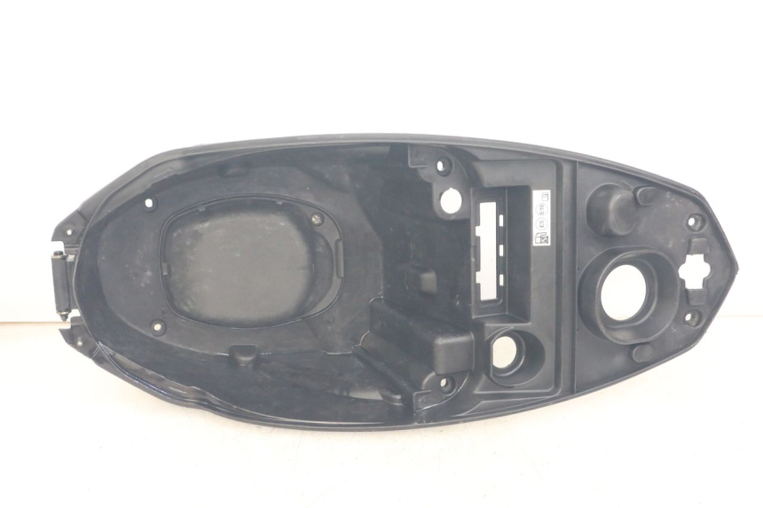 photo de COFFRE SELLE PEUGEOT KISBEE 2T 50 (2018 - 2022) - Détail de la pièce