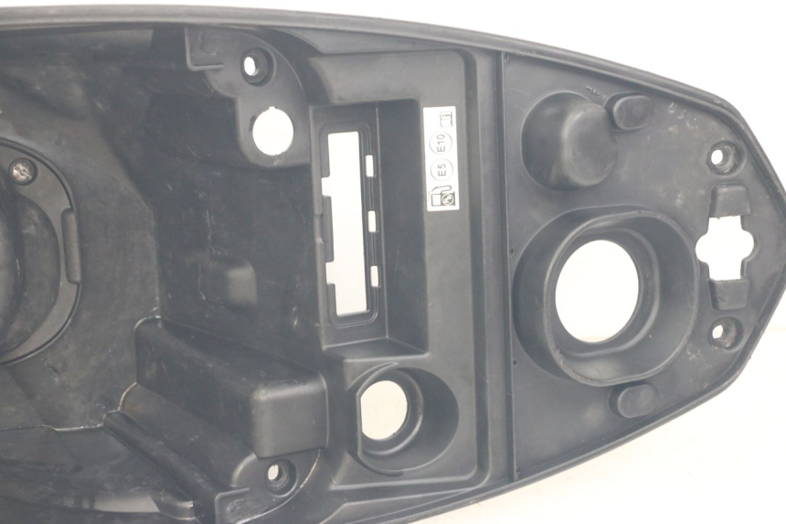 photo de COFFRE SELLE PEUGEOT KISBEE 2T 50 (2018 - 2022) - Points de fixation