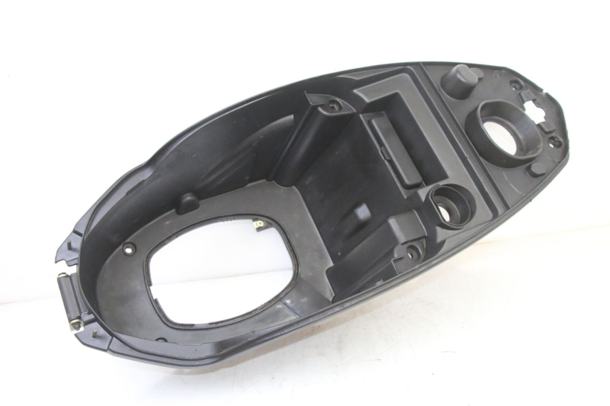 photo de COFFRE SELLE PEUGEOT KISBEE 2T 50 (2010 - 2017) - Détail de la pièce