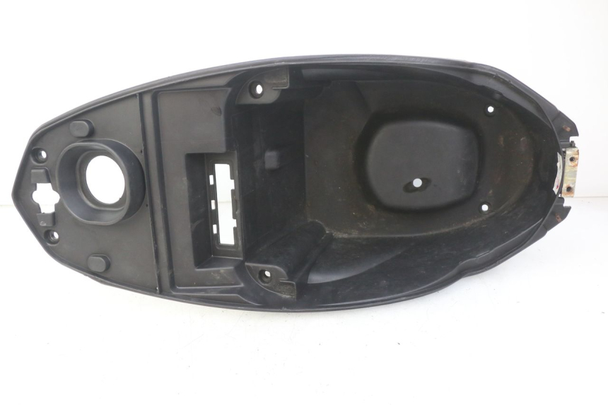 photo de COFFRE SELLE PEUGEOT KISBEE 4T 50 (2010 - 2017) - Zoom état d’usage