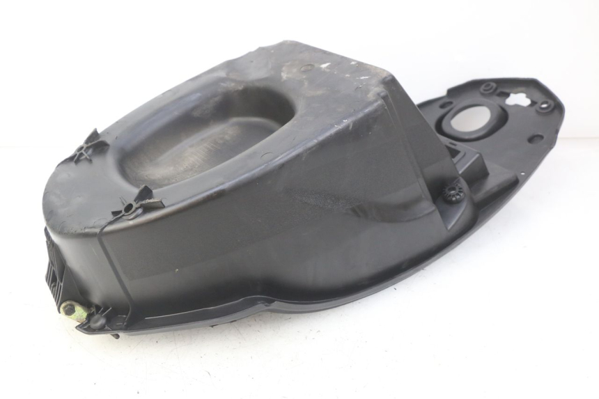 photo de COFFRE SELLE PEUGEOT KISBEE 4T 50 (2010 - 2017) - Gros plan technique