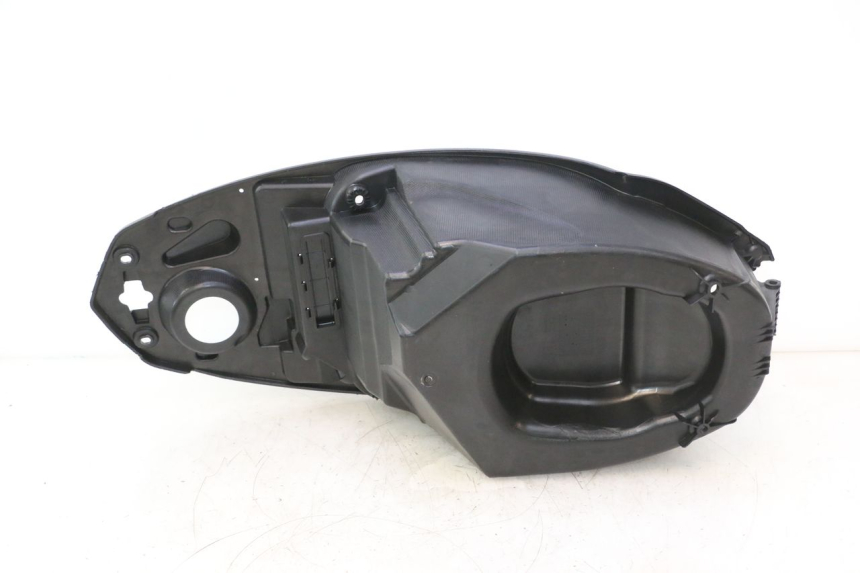 photo de COFFRE SELLE PEUGEOT KISBEE 4T 50 (2023 - 2026) - Gros plan technique