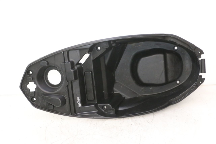 photo de COFFRE SELLE PEUGEOT KISBEE 4T 50 (2023 - 2026) - Marquages et références