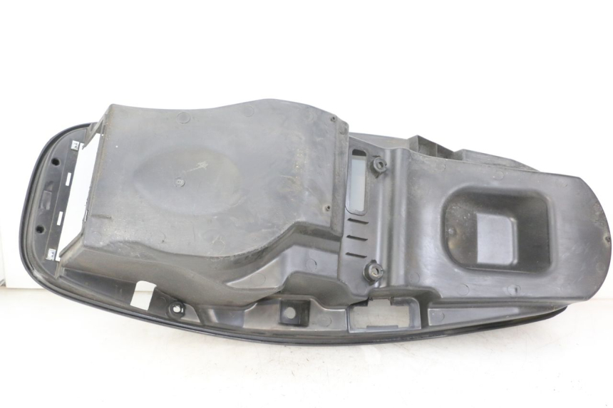 photo de COFFRE SELLE KYMCO X-TOWN XTOWN 125 (2016 - 2021) - Gros plan technique