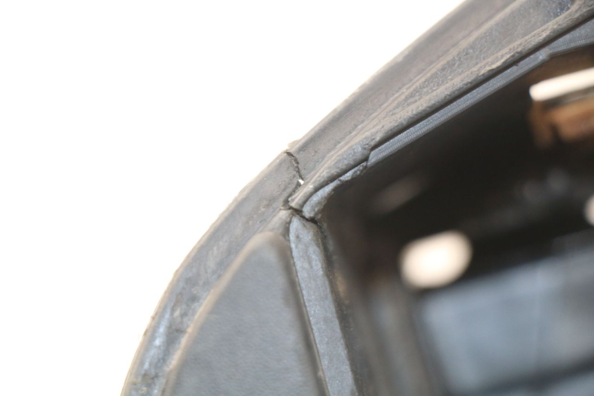 photo de COFFRE SELLE PIAGGIO LIBERTY 4T 50 (2004 - 2008) - Détail de la pièce