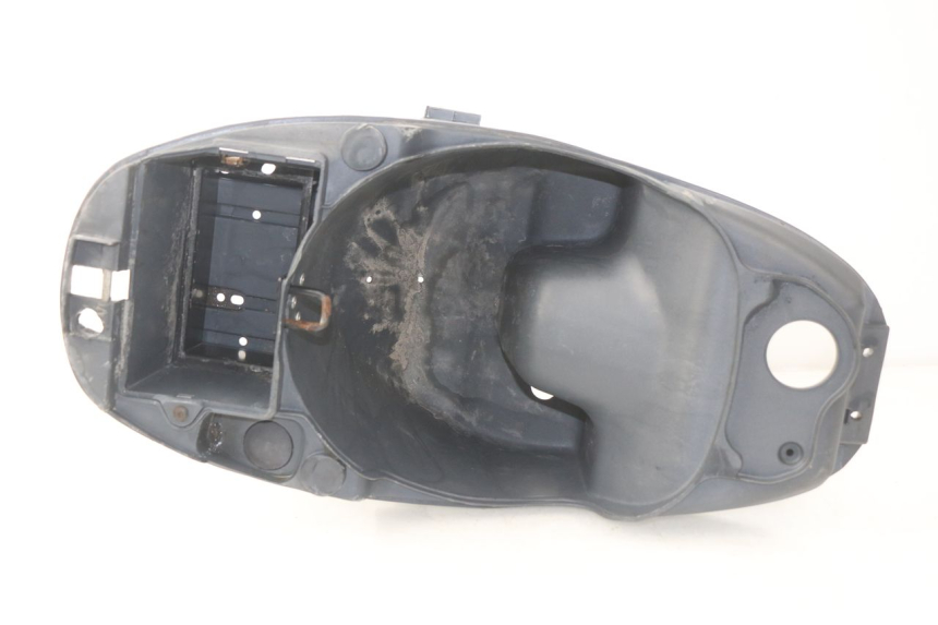 photo de COFFRE SELLE PIAGGIO LIBERTY 4T 50 (2004 - 2008) - Marquages et références