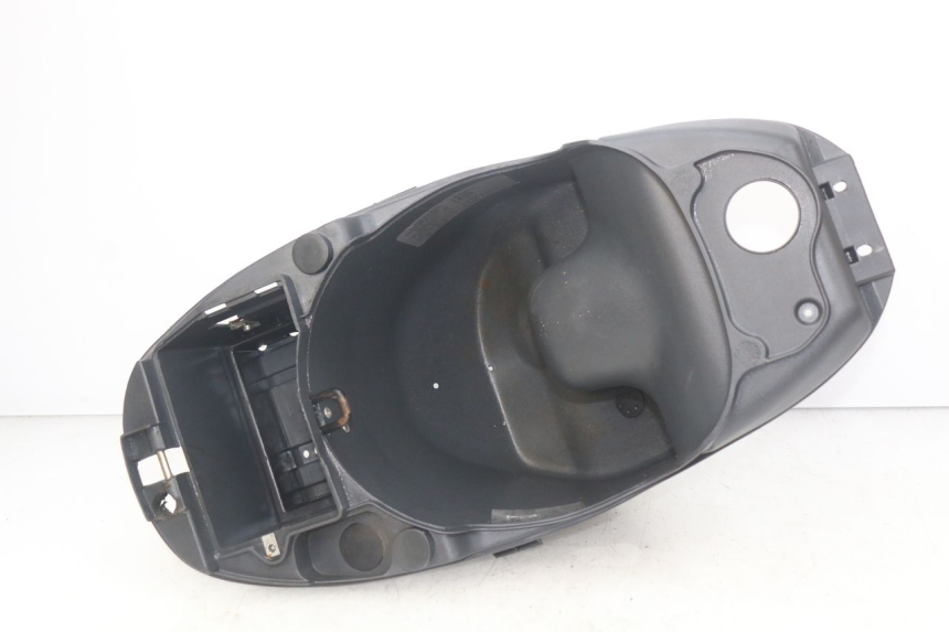 photo de COFFRE SELLE PIAGGIO LIBERTY 4T 50 (2004 - 2008) - Vue principale