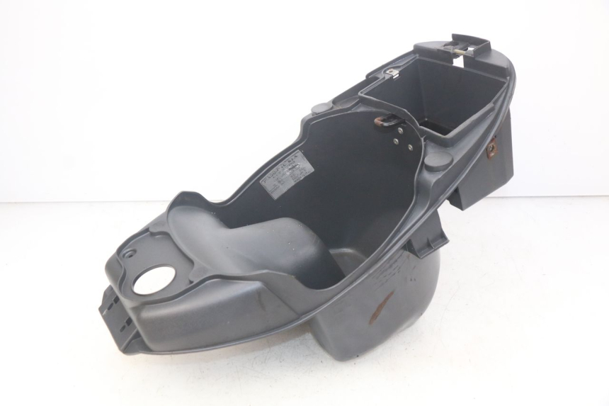photo de COFFRE SELLE PIAGGIO LIBERTY 4T 50 (2004 - 2008) - Gros plan technique