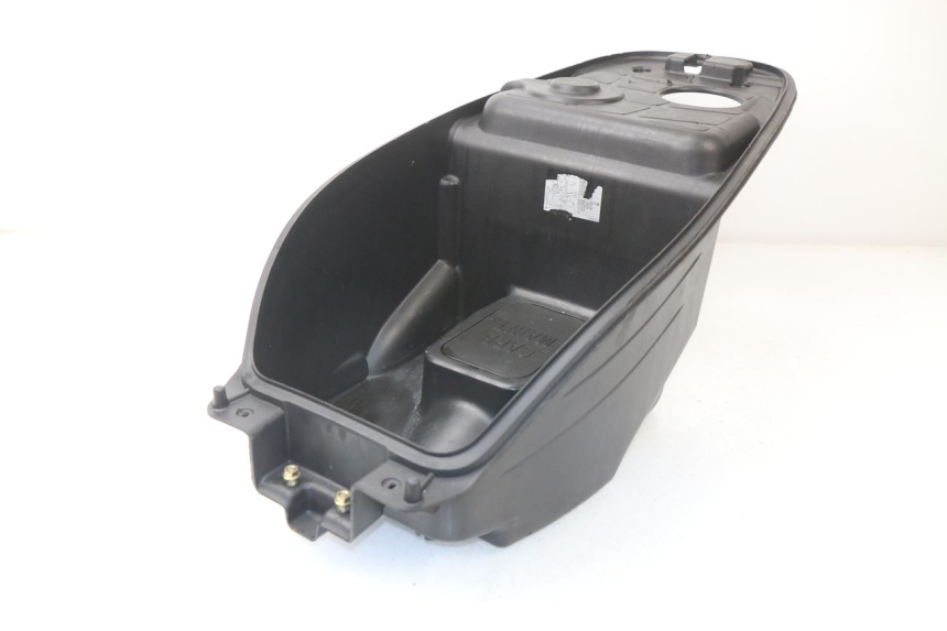photo de COFFRE SELLE KYMCO LIKE 125 (2009 - 2016) - Gros plan technique