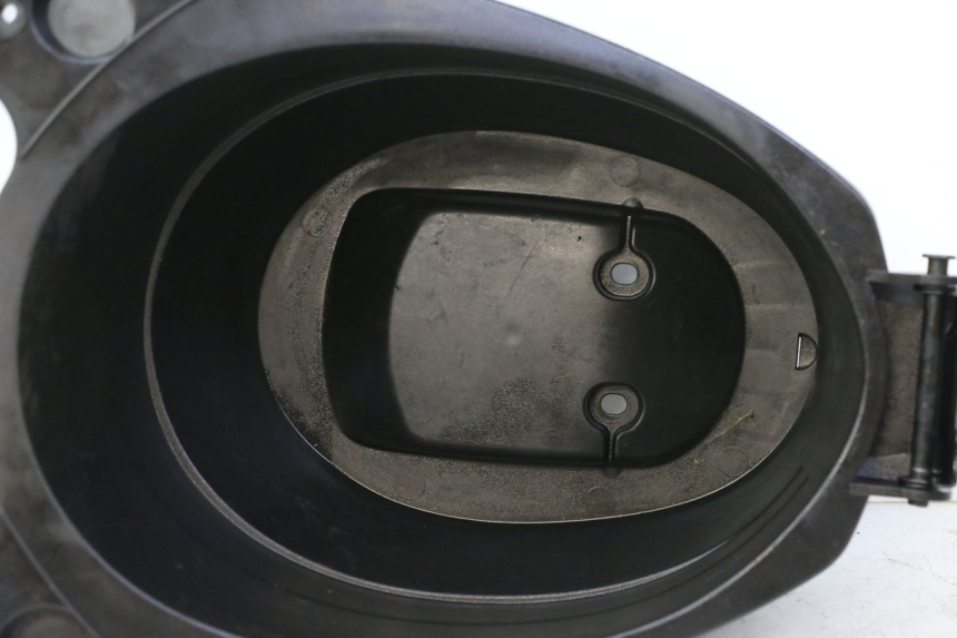 photo de COFFRE SELLE MBK OVETTO ONE 2T 50 (2013 - 2017) - Gros plan technique