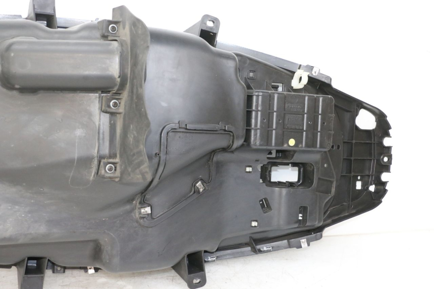 photo de COFFRE SELLE PIAGGIO MP3 HPE 350 (2018 - 2020) - Zoom état d’usage