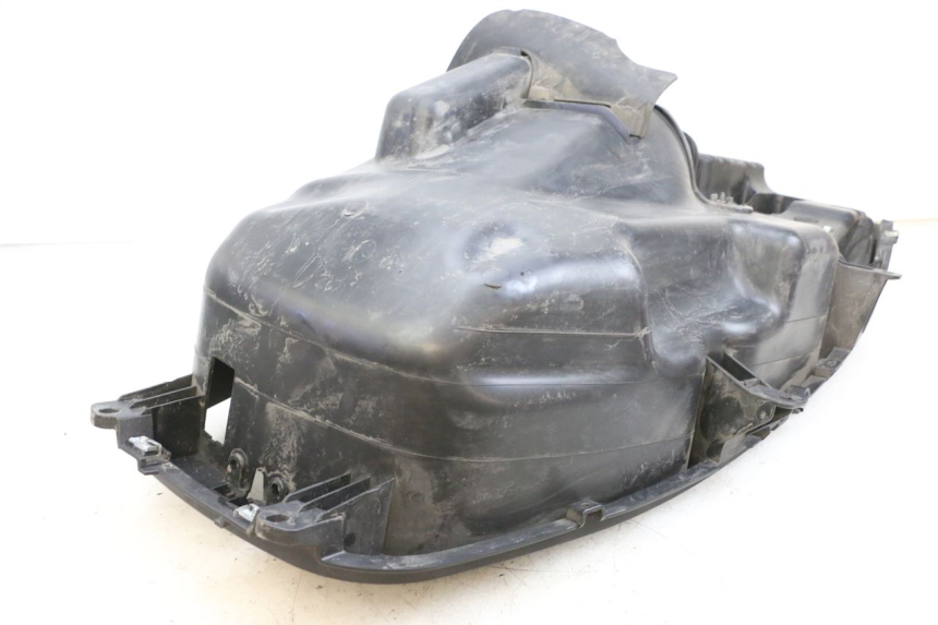 photo de COFFRE SELLE PIAGGIO MP3 HPE 350 (2018 - 2020) - Gros plan technique