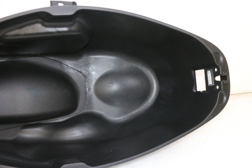 photo de COFFRE SELLE PIAGGIO MP3 HPE 300 (2019 - 2026) - État de surface