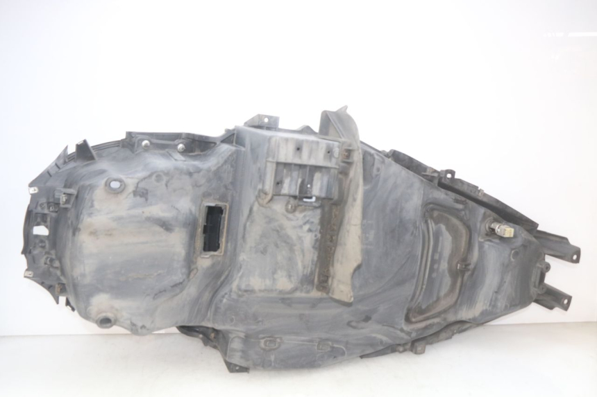 photo de COFFRE SELLE PIAGGIO MP3 LT 400 (2007 - 2012) - Autre angle de vue