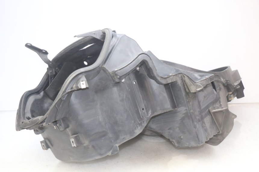 photo de COFFRE SELLE PIAGGIO MP3 LT 400 (2007 - 2012) - Gros plan technique