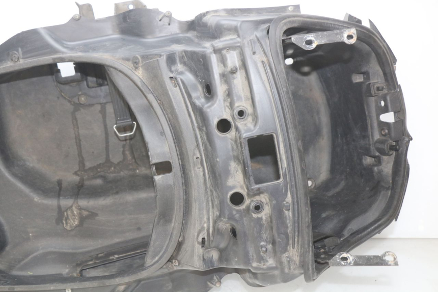 photo de COFFRE SELLE PIAGGIO MP3 LT 400 (2007 - 2012) - Points de fixation